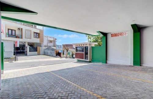 Tembalang Hotel | OYO 95180 Enshe Guest House Syariah