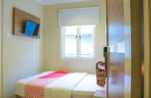 Ambon Hotel | OYO 984 Maleo Guest House