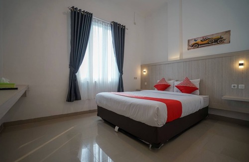 Sukarami Hotel | OYO Life 1299 Balcony Orange Homestay