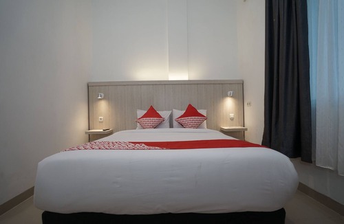 Sukarami Hotel | OYO Life 1299 Balcony Orange Homestay