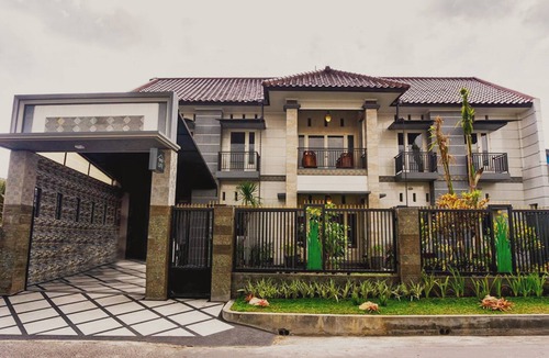 Dinoyo Hotel | OYO Life 2399 Gerbera House - Kos Putri