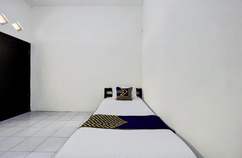 Malang Hotel | OYO Life 93398 Sudimoro Guest House Syariah