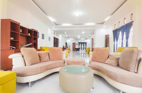 Klaten Selatan House | Palma Family Hall I Open concept house with swimming pool, karaoke & billiard near Klaten Town Squere