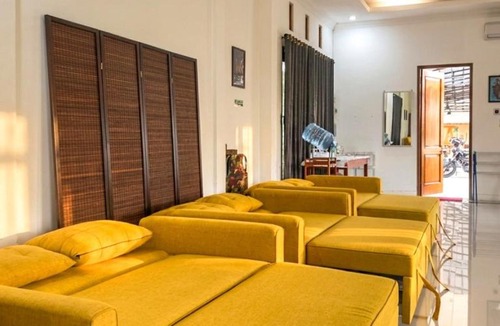 Klaten Selatan House | Palma Family Hall I Open concept house with swimming pool, karaoke & billiard near Klaten Town Squere
