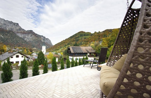 Marktschellenberg Apartment | Panorama vacation apartment Göllblick for 4 people with balcony and terrace, quiet location