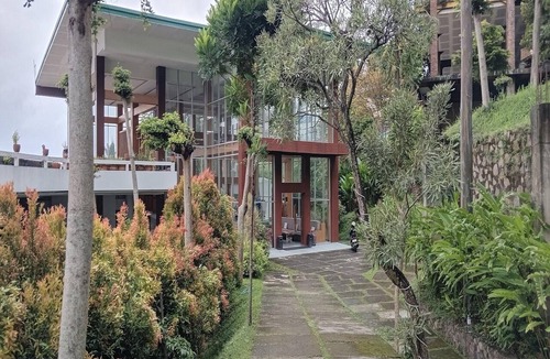 Ciburial House | Pondokan Balcony Double Suite