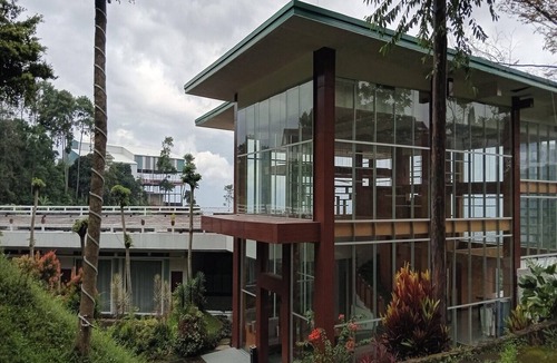 Ciburial House | Pondokan Balcony Double Suite