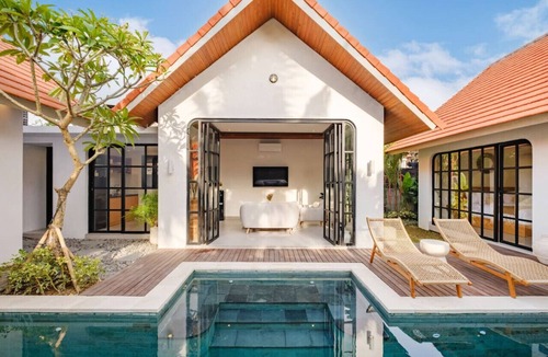 Berawa Villa | Prime Canggu, 3BR Private Pool Villa by Orivista , 2Min - Finns & Atlas