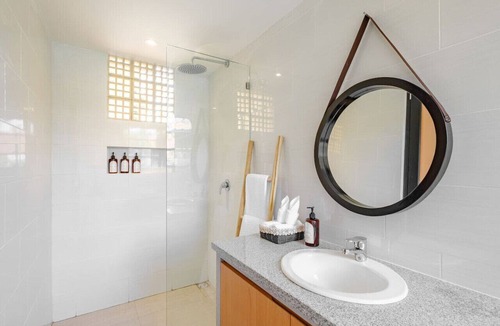 Berawa Villa | Prime Canggu, 3BR Private Pool Villa by Orivista , 2Min - Finns & Atlas
