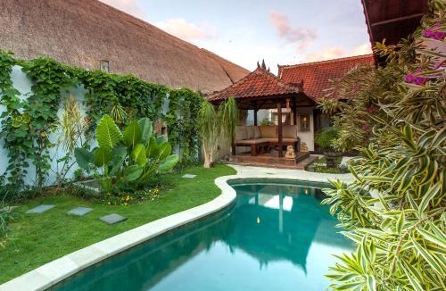Nakula Villa | Private 3BR Villa with Pool - Quiet & Spacious - Near Seminyak & Legian Beach