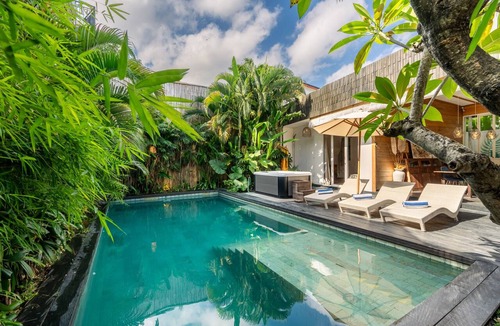 Batu Bolong Villa | Private Pool | Three Ensuite Bedrooms | Near Beach
