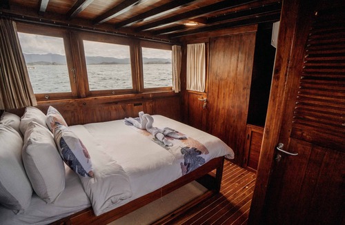 Labuan Bajo Boat Rental | Private Sailling Komodo Cruise Overnight Charter