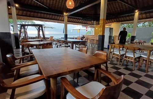 Melaya Villa | Private Villa with 60 m2 Infinity Pool 70m from Beach West Bali