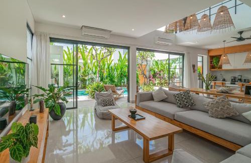 Berawa Villa | Puri Senang - Modern Pool Villa, 6 Mins to Berawa Beach & Finns