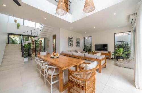 Berawa Villa | Puri Senang - Modern Pool Villa, 6 Mins to Berawa Beach & Finns