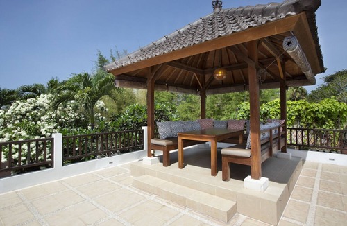 Batu Bolong Villa | Puri Temple Luxury 3 Bedroom Villa, Pool Table-Canggu