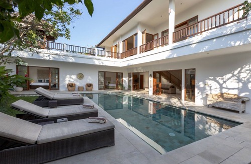 Batu Bolong Villa | Puri Temple Luxury 3 Bedroom Villa, Pool Table-Canggu