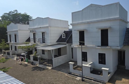 Patrang House | Queen's House by Harry & Mimin