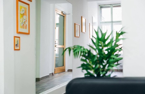 Mariahilf Hotel | Quiet Hotel Room | Ensuite & Near Westbahnhof