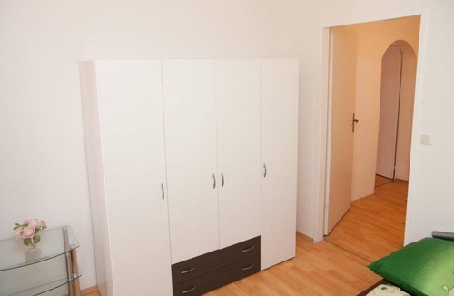 Pressbaum Apartment | Raisa Bright friendly 3-room apartment with garden entrance