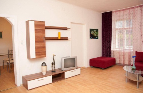 Pressbaum Apartment | Raisa Bright friendly 3-room apartment with garden entrance