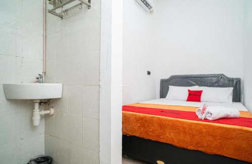 Bekasi Timur Hotel | RedDoorz @ Aralia Harapan Indah