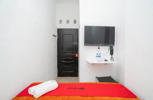 Bekasi Timur Hotel | RedDoorz @ Aralia Harapan Indah