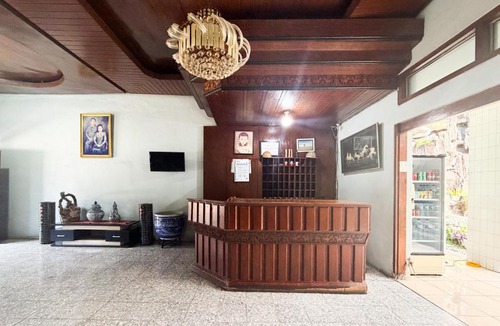 Kupang Hotel | RedDoorz at Hotel Charvita Kupang