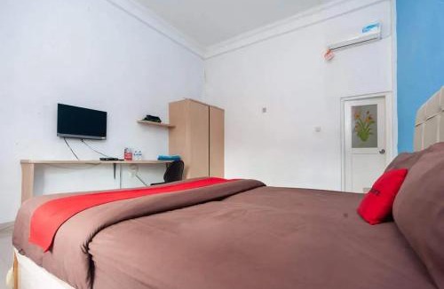 Jambi Hotel | RedDoorz at Jalan HOS Cokroaminoto Jambi