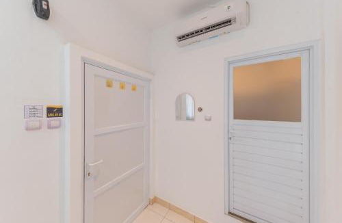 Karawang Hotel | RedDoorz at Jalan Pangkal Perjuangan Karawang