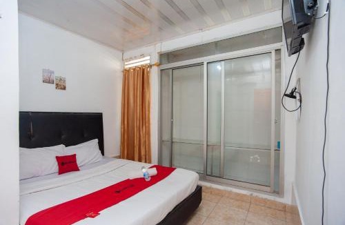 Palembang Hotel | RedDoorz at Jalan Wayhitam Palembang