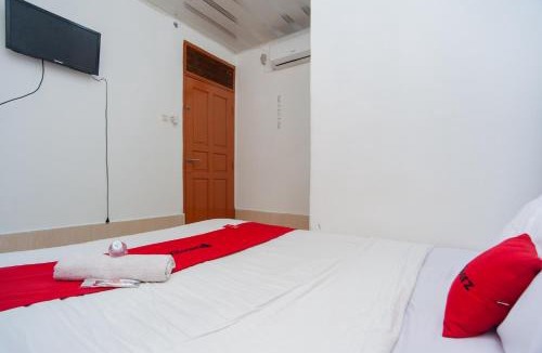 Palembang Hotel | RedDoorz at Jalan Wayhitam Palembang