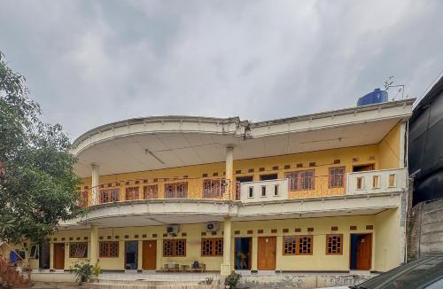 Cileunyi Hotel | RedDoorz at Kuning GH Jatinangor