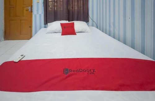 Cileunyi Hotel | RedDoorz at Kuning GH Jatinangor
