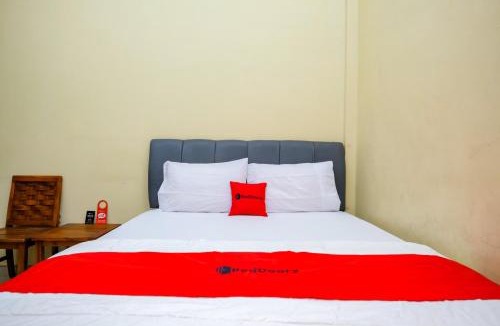 Surabaya Hotel | RedDoorz at Kutisari 2 Surabaya