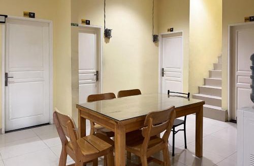 Medan Hotel | RedDoorz At Teratai Homestay Medan Amplas