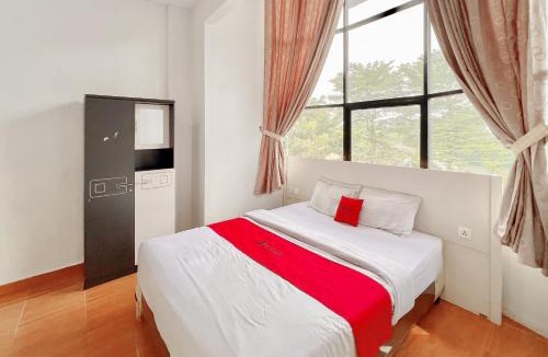 Medan House | RedDoorz at Theodore Homestay Medan