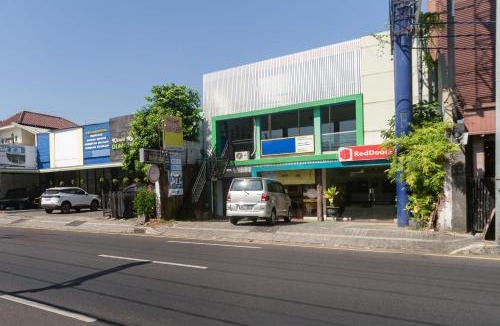 Sidoarjo Hotel | RedDoorz at Wisma Thamrin Suncity Mall Sidoarjo