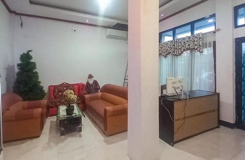 Kotaraja Hotel | RedDoorz @ Cigombong