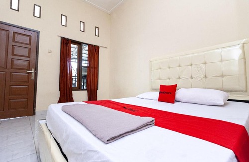 Jambi Hotel | RedDoorz @ Jalan Sidomuncul 2 Jambi