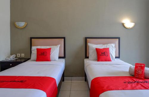 Semarang Hotel | RedDoorz Jalan Sriwijaya near Polda Jateng