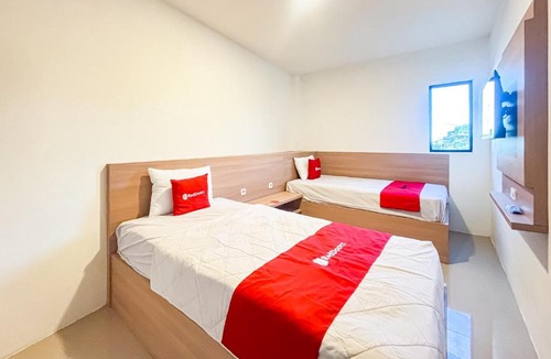 Java Hotel | RedDoorz near Exit Toll PIK 2