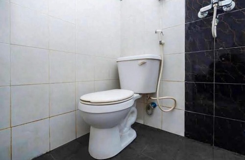 Laweyan Hotel | RedDoorz near Jalan Slamet Riyadi Solo