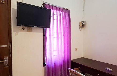 Laweyan Hotel | RedDoorz near Jalan Slamet Riyadi Solo