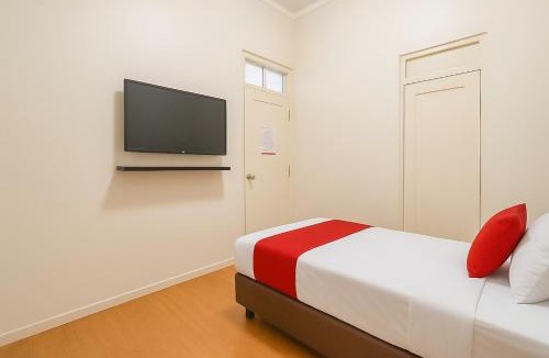 Bandung Hotel | RedDoorz near Metro Bandung