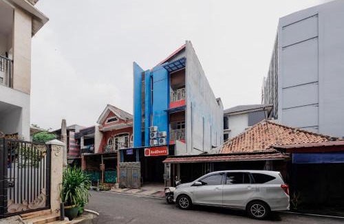Bendungan Hilir Hotel | RedDoorz near Palmerah Station