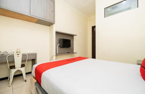 Surabaya Hotel | RedDoorz Plus @ Grace Residence Surabaya