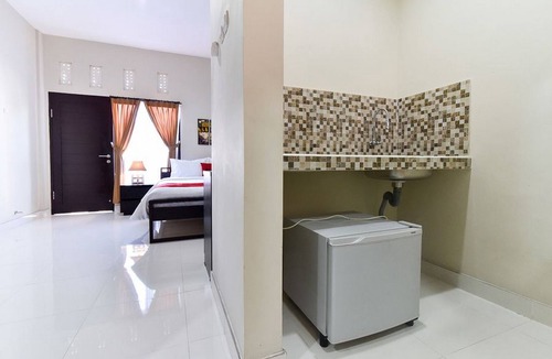 Pemecutan Kelod Hotel | RedDoorz Plus near Jalan Imam Bonjol Denpasar