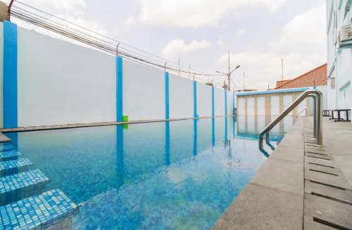 Palembang Hotel | RedDoorz Plus near Palembang Icon Mall 2