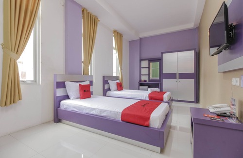 Bekasi Timur Hotel | RedDoorz Plus near Stasiun Bekasi